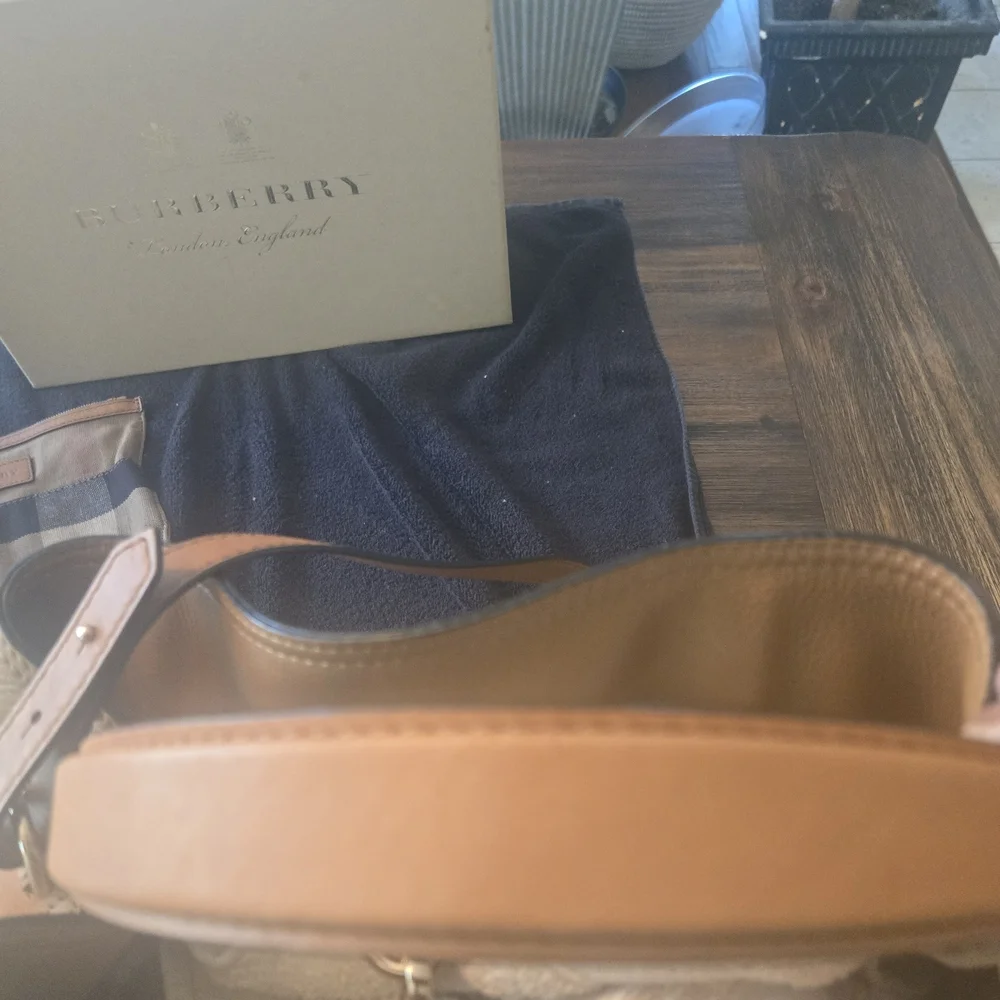 Burberry Ashy Bucket Bag Tassels, Plaid, Leather, Detachable Crossbody Strap EUC
